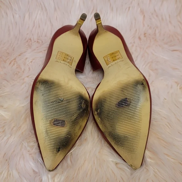 Gently used like new Aldo Cadussa Pumps - Picture 4 of 7